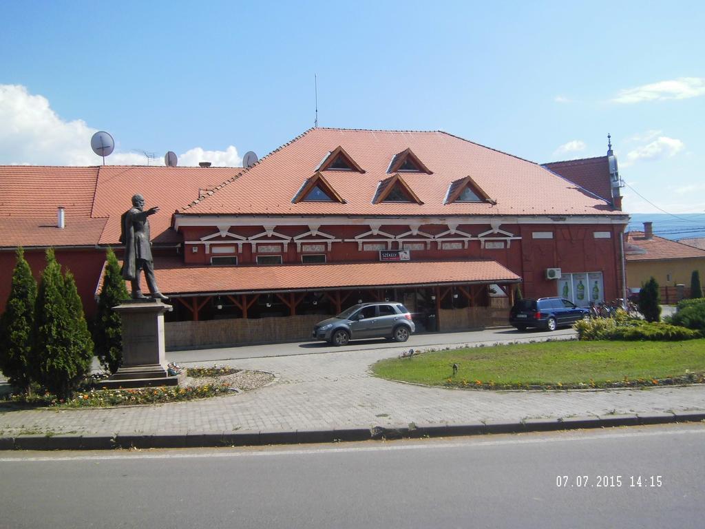 Pensiunea Szekely Ciumani Exterior photo