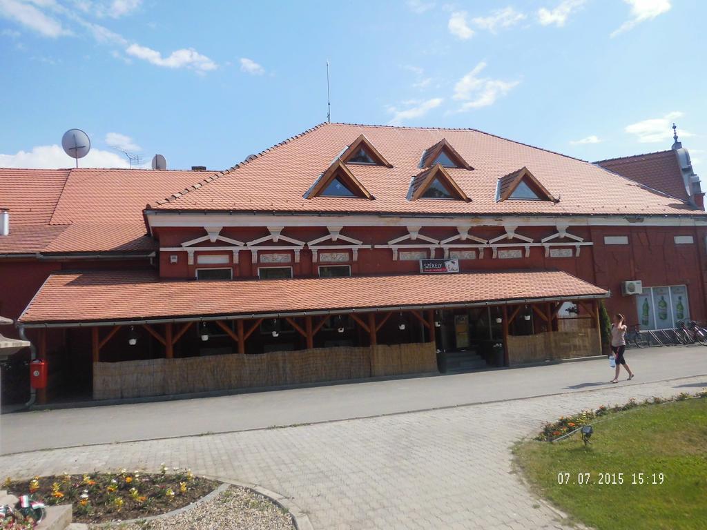 Pensiunea Szekely Ciumani Exterior photo